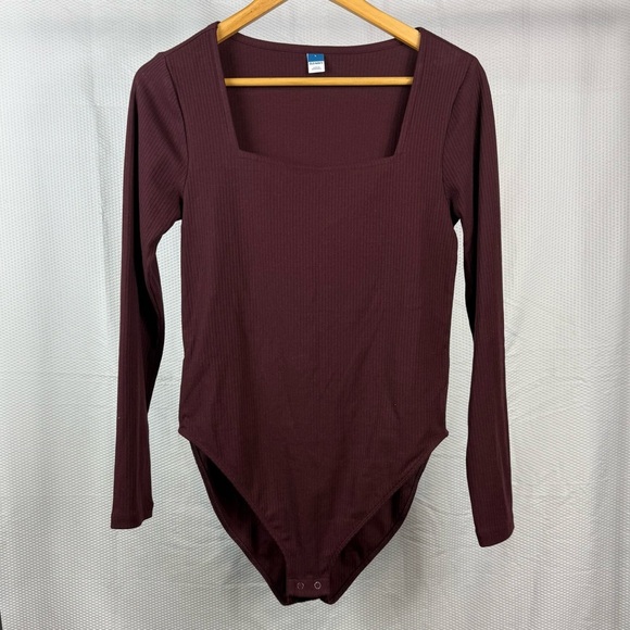 Old Navy Burgundy Ribbed Top NEW - Picture 1 of 5